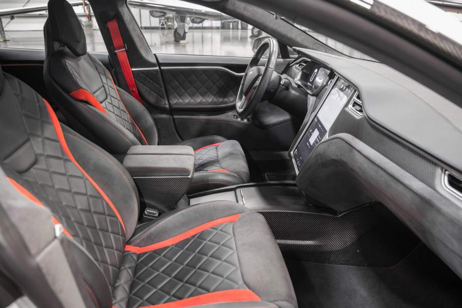 Интерьер Tesla Model S P100D by Unplugged Performance 2018 года  (фото 16 из 20)